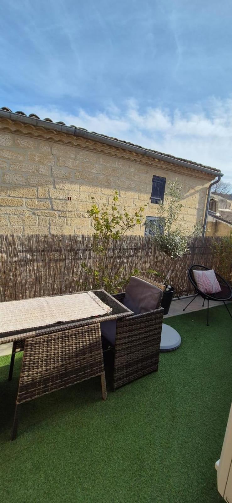 Proche D'Uzes La Terrasse Du Soleil Levant Collias Exterior foto